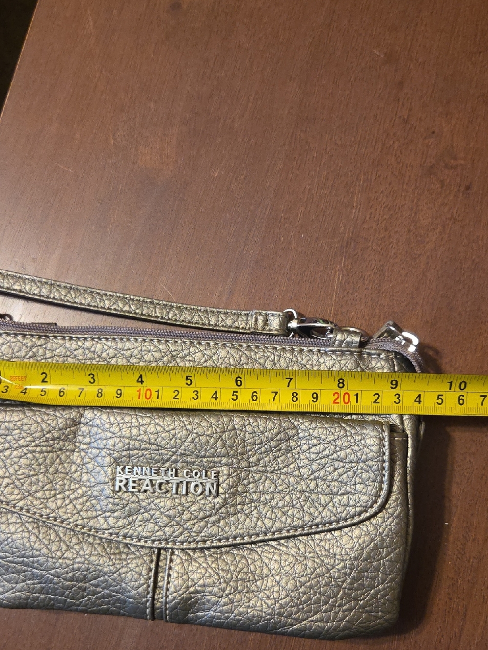 Kenneth Cole Reaction Crossbody - Picture 9 of 10